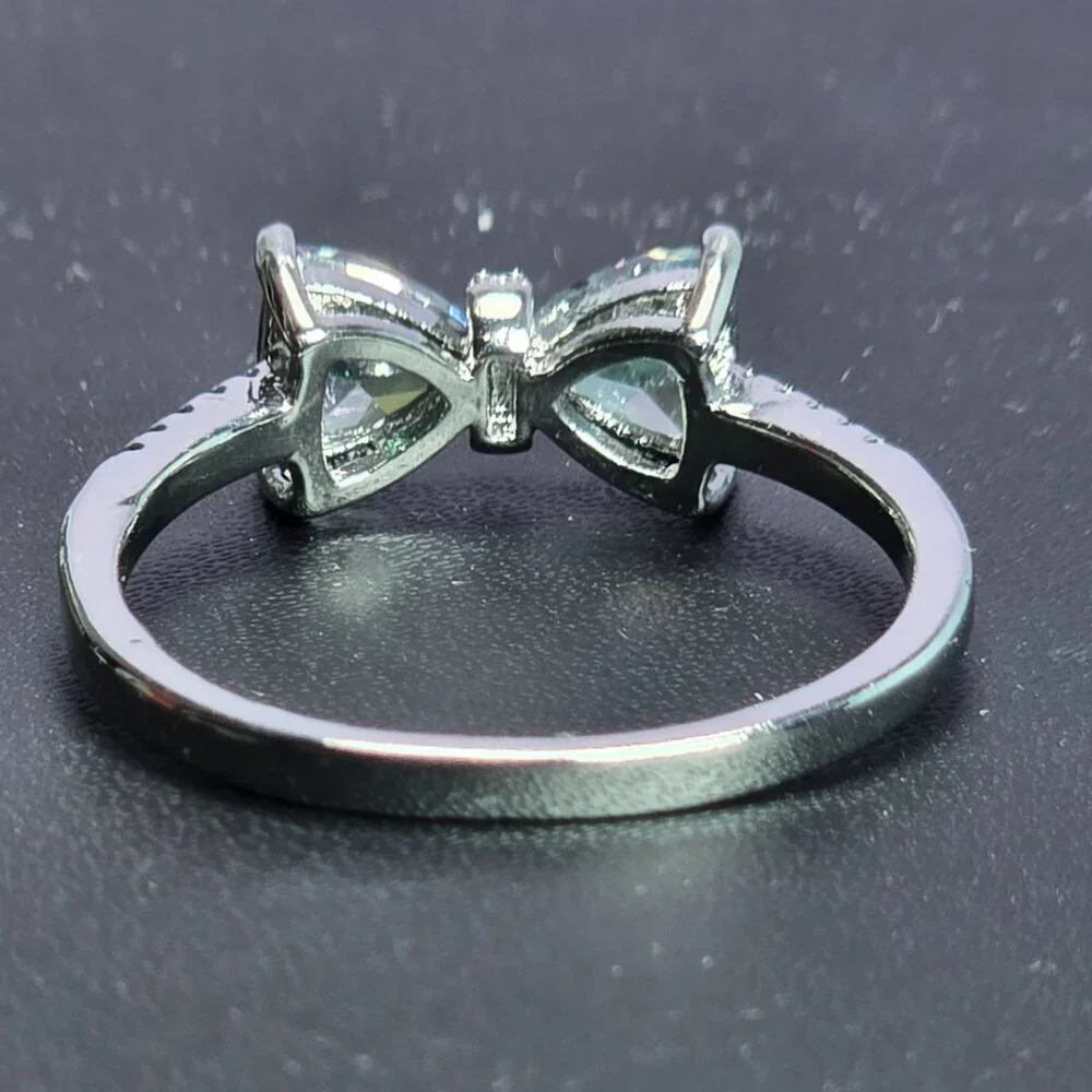 Bowtie-Shaped Ring With‎ Synthetic Mystic Topaz Size 9.75 (NWOT)